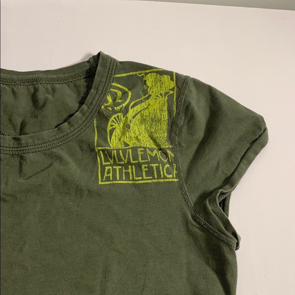 Unique Lululemon T Shirt XS/4 .
